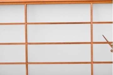 ヴィンテージ建具　昭和後期　彫刻入り　梅の枝ぶりを繊細に彫り込んだ片面ガラス入りの欄間　(R-085081)