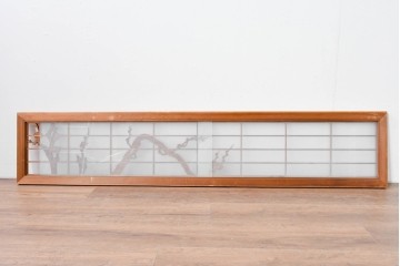 ヴィンテージ建具　昭和後期　彫刻入り　梅の枝ぶりを繊細に彫り込んだ片面ガラス入りの欄間　(R-085081)