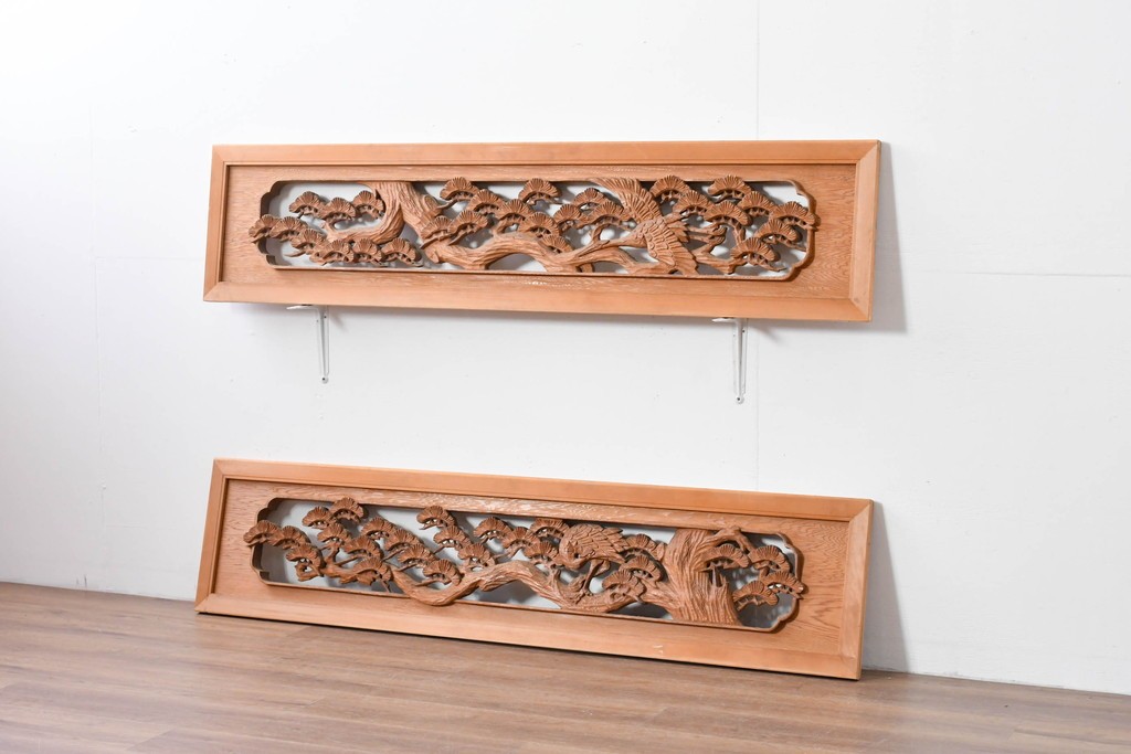 ヴィンテージ建具　松に鶴の図　丁寧に彫り込まれた彫刻入り欄間2枚セット　(R-085083)