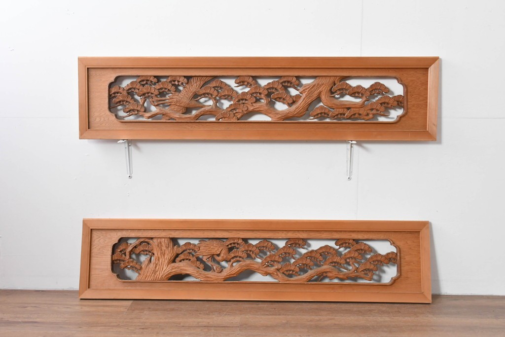 ヴィンテージ建具　松に鶴の図　丁寧に彫り込まれた彫刻入り欄間2枚セット　(R-085083)