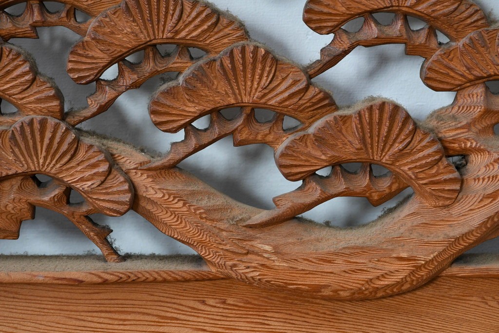 ヴィンテージ建具　松に鶴の図　丁寧に彫り込まれた彫刻入り欄間2枚セット　(R-085083)