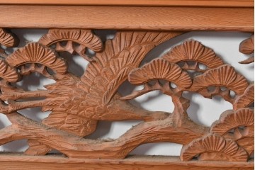 ヴィンテージ建具　松に鶴の図　丁寧に彫り込まれた彫刻入り欄間2枚セット　(R-085083)