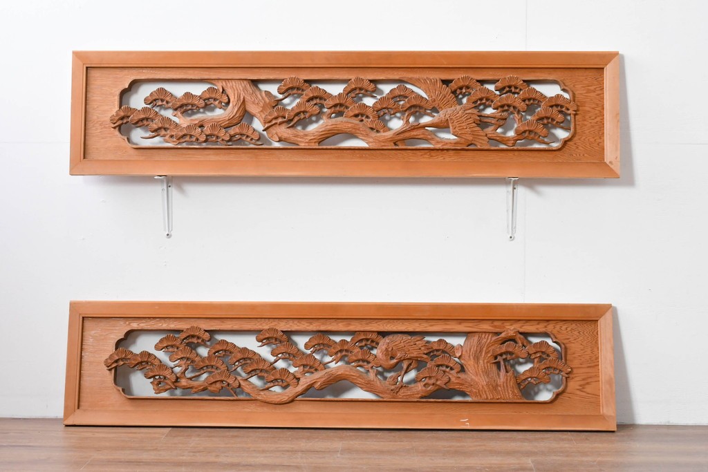 ヴィンテージ建具　松に鶴の図　丁寧に彫り込まれた彫刻入り欄間2枚セット　(R-085083)