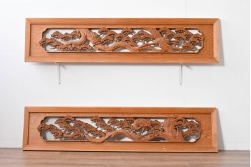 ヴィンテージ建具　松に鶴の図　丁寧に彫り込まれた彫刻入り欄間2枚セット　(R-085083)