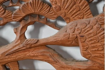 ヴィンテージ建具　松に鶴の図　丁寧に彫り込まれた彫刻入り欄間2枚セット　(R-085083)