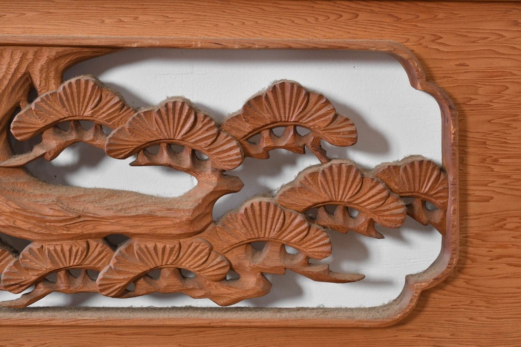 ヴィンテージ建具　松に鶴の図　丁寧に彫り込まれた彫刻入り欄間2枚セット　(R-085083)