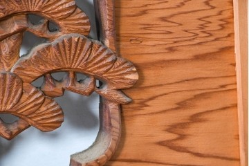 ヴィンテージ建具　松に鶴の図　丁寧に彫り込まれた彫刻入り欄間2枚セット　(R-085083)