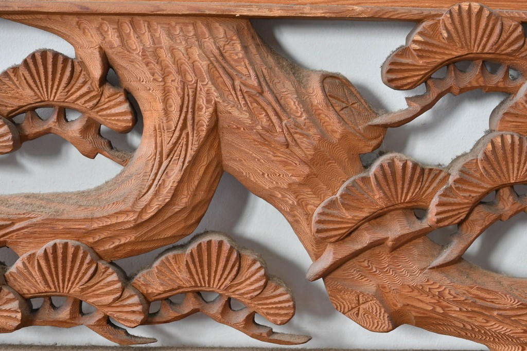 ヴィンテージ建具　松に鶴の図　丁寧に彫り込まれた彫刻入り欄間2枚セット　(R-085083)