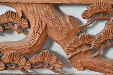 ヴィンテージ建具　松に鶴の図　丁寧に彫り込まれた彫刻入り欄間2枚セット　(R-085083)