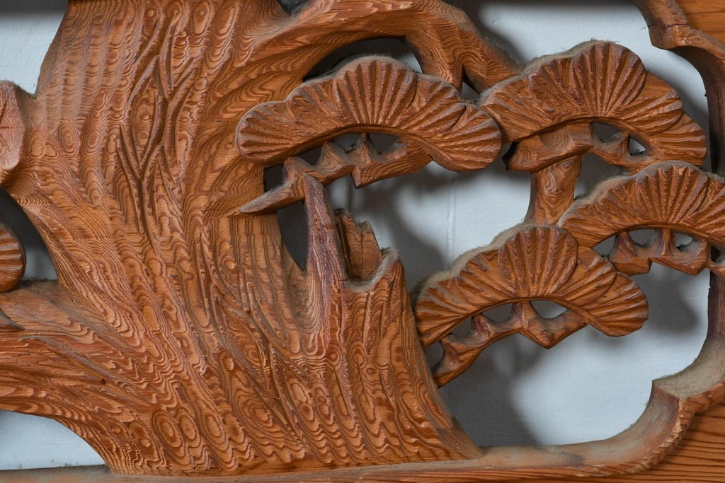 ヴィンテージ建具　松に鶴の図　丁寧に彫り込まれた彫刻入り欄間2枚セット　(R-085083)