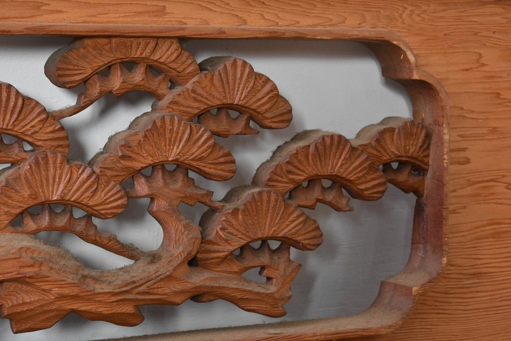 ヴィンテージ建具　松に鶴の図　丁寧に彫り込まれた彫刻入り欄間2枚セット　(R-085083)