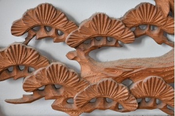 ヴィンテージ建具　松に鶴の図　丁寧に彫り込まれた彫刻入り欄間2枚セット　(R-085083)