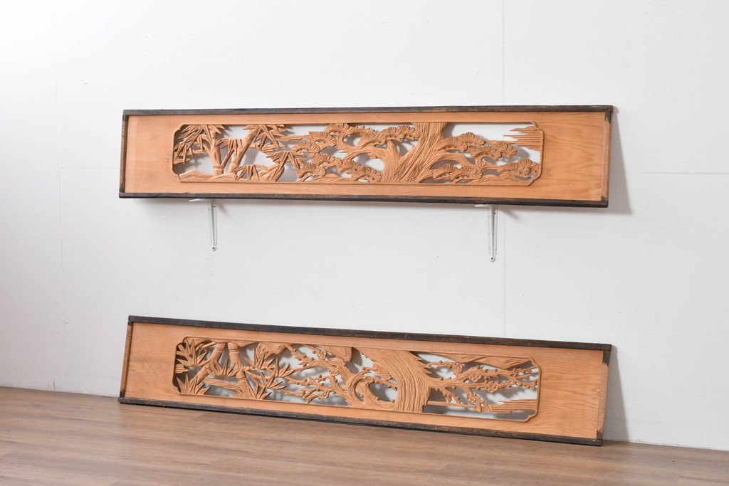 ヴィンテージ建具　昭和中期～後期　松竹梅の木彫りが両面に施された欄間2枚セット　(R-085084)