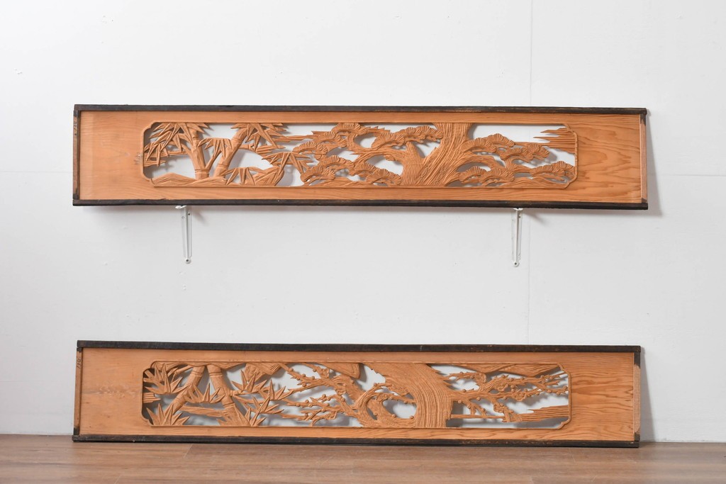 ヴィンテージ建具　昭和中期～後期　松竹梅の木彫りが両面に施された欄間2枚セット　(R-085084)