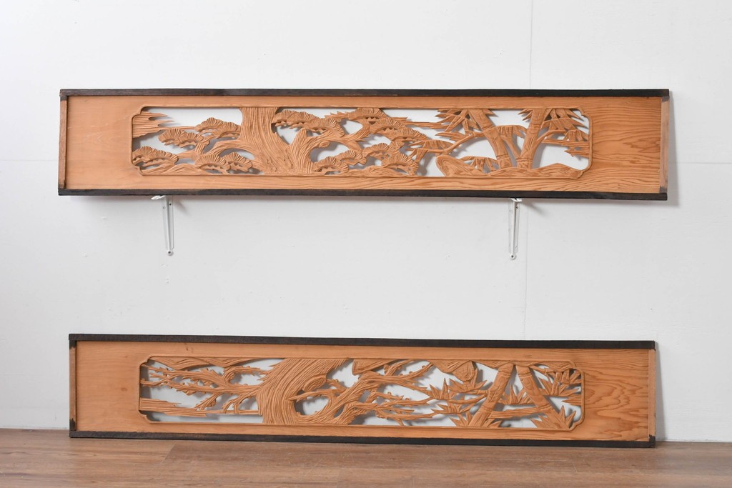 ヴィンテージ建具　昭和中期～後期　松竹梅の木彫りが両面に施された欄間2枚セット　(R-085084)