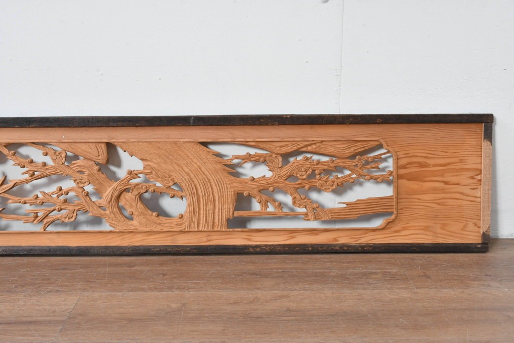 ヴィンテージ建具　昭和中期～後期　松竹梅の木彫りが両面に施された欄間2枚セット　(R-085084)