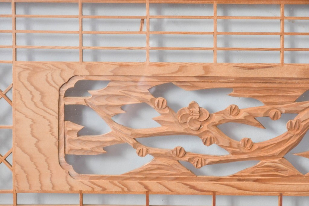 ヴィンテージ建具　昭和後期　繊細な組子と松竹梅の彫刻が入った両面ガラス欄間2枚セット　(R-085087)