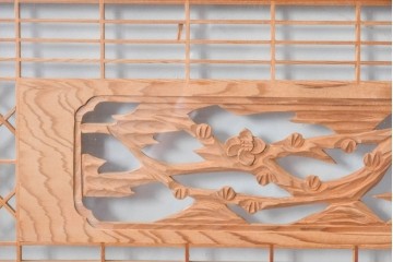 ヴィンテージ建具　昭和後期　繊細な組子と松竹梅の彫刻が入った両面ガラス欄間2枚セット　(R-085087)