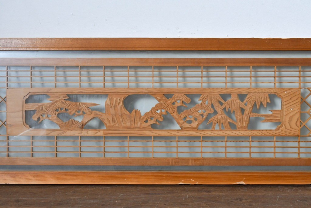 ヴィンテージ建具　昭和後期　繊細な組子と松竹梅の彫刻が入った両面ガラス欄間2枚セット　(R-085087)
