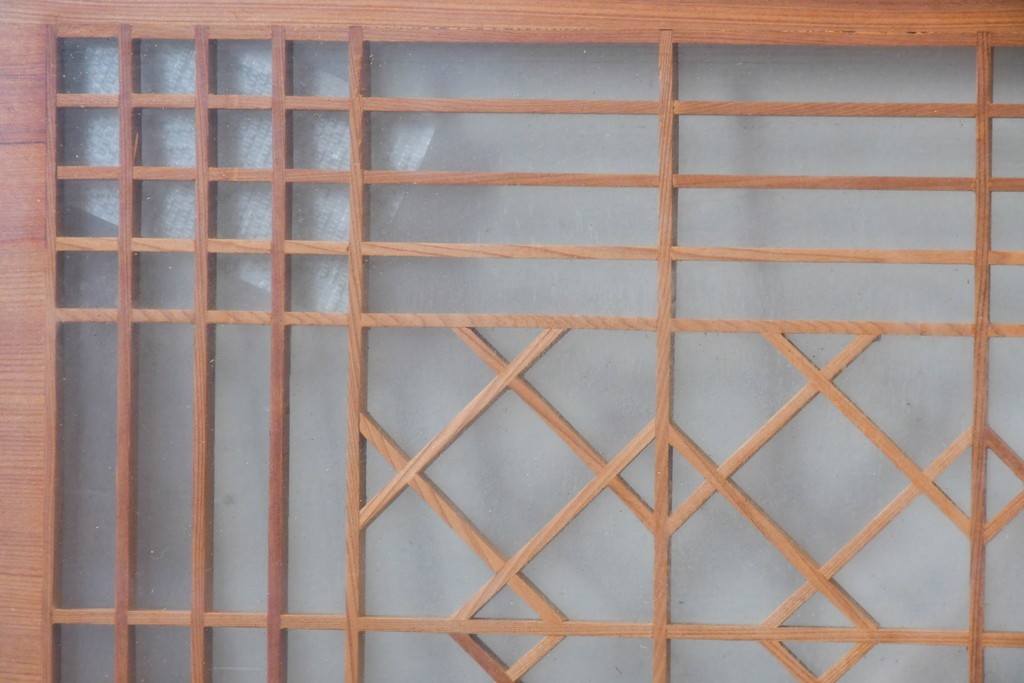 ヴィンテージ建具　昭和後期　繊細な組子と松竹梅の彫刻が入った両面ガラス欄間2枚セット　(R-085087)