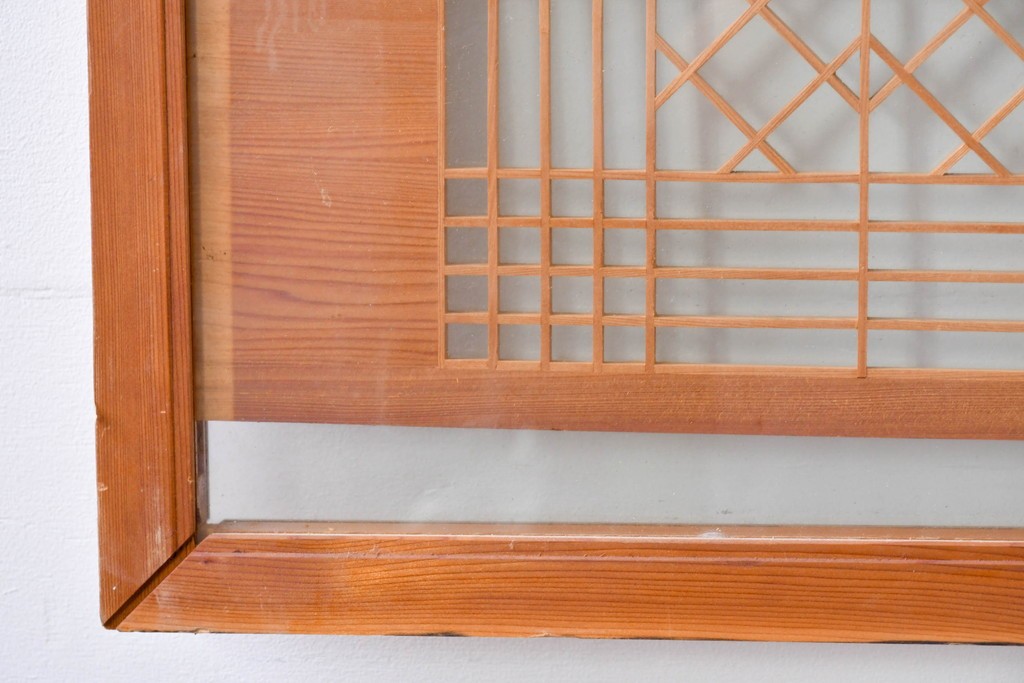 ヴィンテージ建具　昭和後期　繊細な組子と松竹梅の彫刻が入った両面ガラス欄間2枚セット　(R-085087)