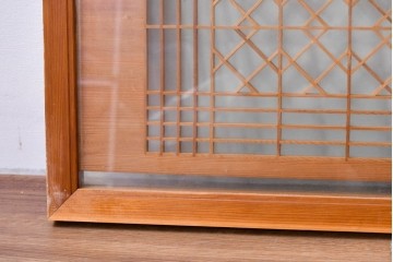 ヴィンテージ建具　昭和後期　繊細な組子と松竹梅の彫刻が入った両面ガラス欄間2枚セット　(R-085087)
