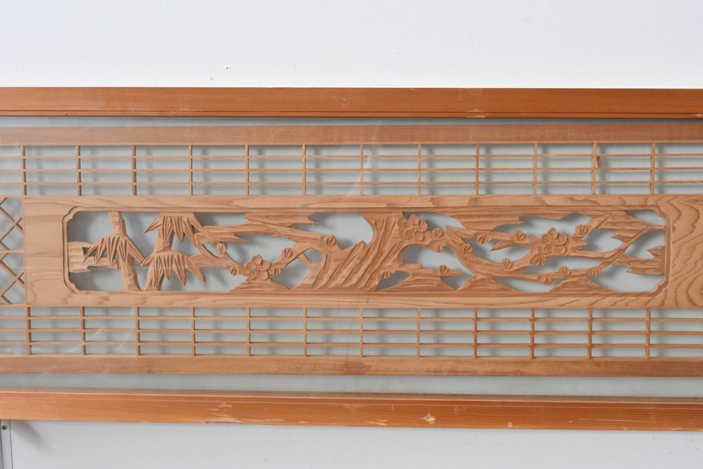 ヴィンテージ建具　昭和後期　繊細な組子と松竹梅の彫刻が入った両面ガラス欄間2枚セット　(R-085087)