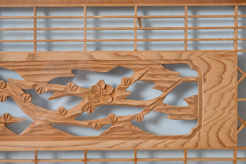 ヴィンテージ建具　昭和後期　繊細な組子と松竹梅の彫刻が入った両面ガラス欄間2枚セット　(R-085087)