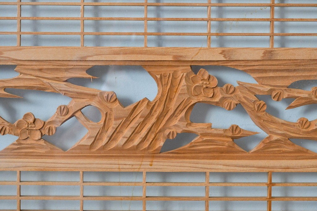 ヴィンテージ建具　昭和後期　繊細な組子と松竹梅の彫刻が入った両面ガラス欄間2枚セット　(R-085087)