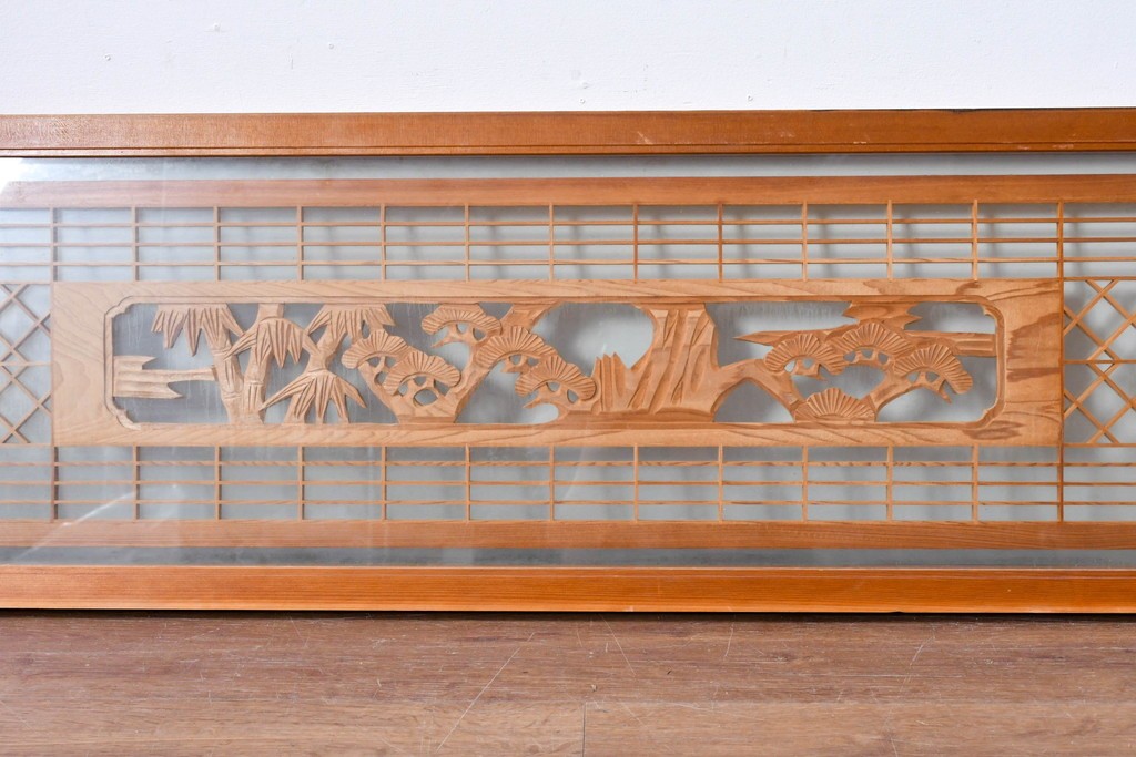 ヴィンテージ建具　昭和後期　繊細な組子と松竹梅の彫刻が入った両面ガラス欄間2枚セット　(R-085087)
