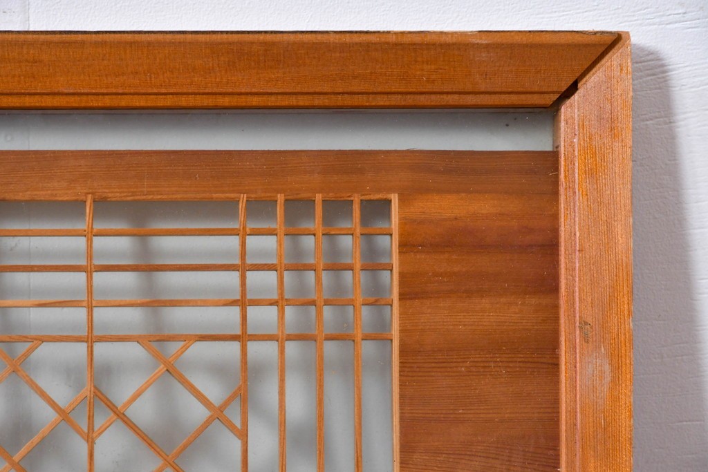 ヴィンテージ建具　昭和後期　繊細な組子と松竹梅の彫刻が入った両面ガラス欄間2枚セット　(R-085087)