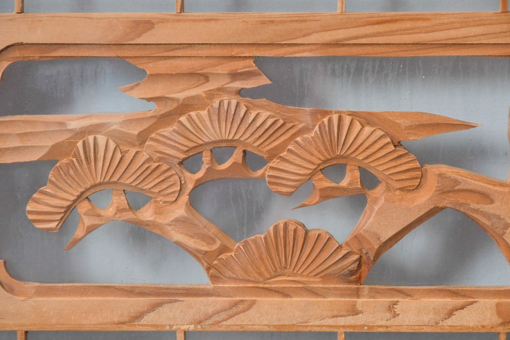 ヴィンテージ建具　昭和後期　繊細な組子と松竹梅の彫刻が入った両面ガラス欄間2枚セット　(R-085087)