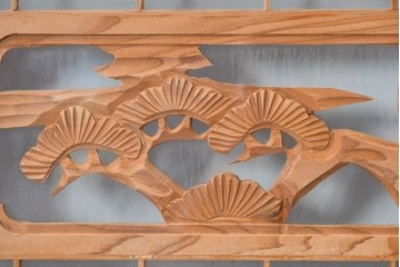 ヴィンテージ建具　昭和後期　繊細な組子と松竹梅の彫刻が入った両面ガラス欄間2枚セット　(R-085087)