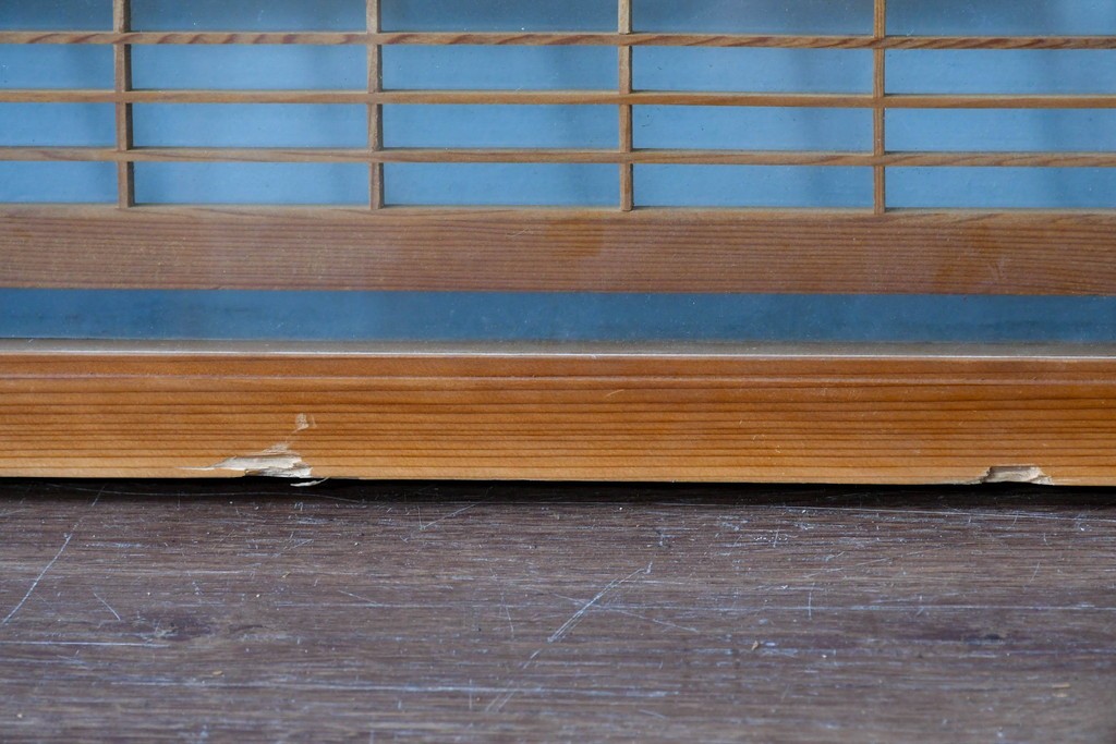 ヴィンテージ建具　昭和後期　繊細な組子と松竹梅の彫刻が入った両面ガラス欄間2枚セット　(R-085087)