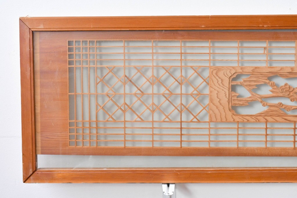 ヴィンテージ建具　昭和後期　繊細な組子と松竹梅の彫刻が入った両面ガラス欄間2枚セット　(R-085087)