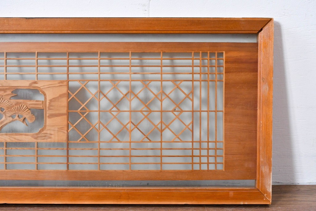 ヴィンテージ建具　昭和後期　繊細な組子と松竹梅の彫刻が入った両面ガラス欄間2枚セット　(R-085087)
