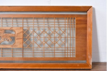 ヴィンテージ建具　昭和後期　繊細な組子と松竹梅の彫刻が入った両面ガラス欄間2枚セット　(R-085087)