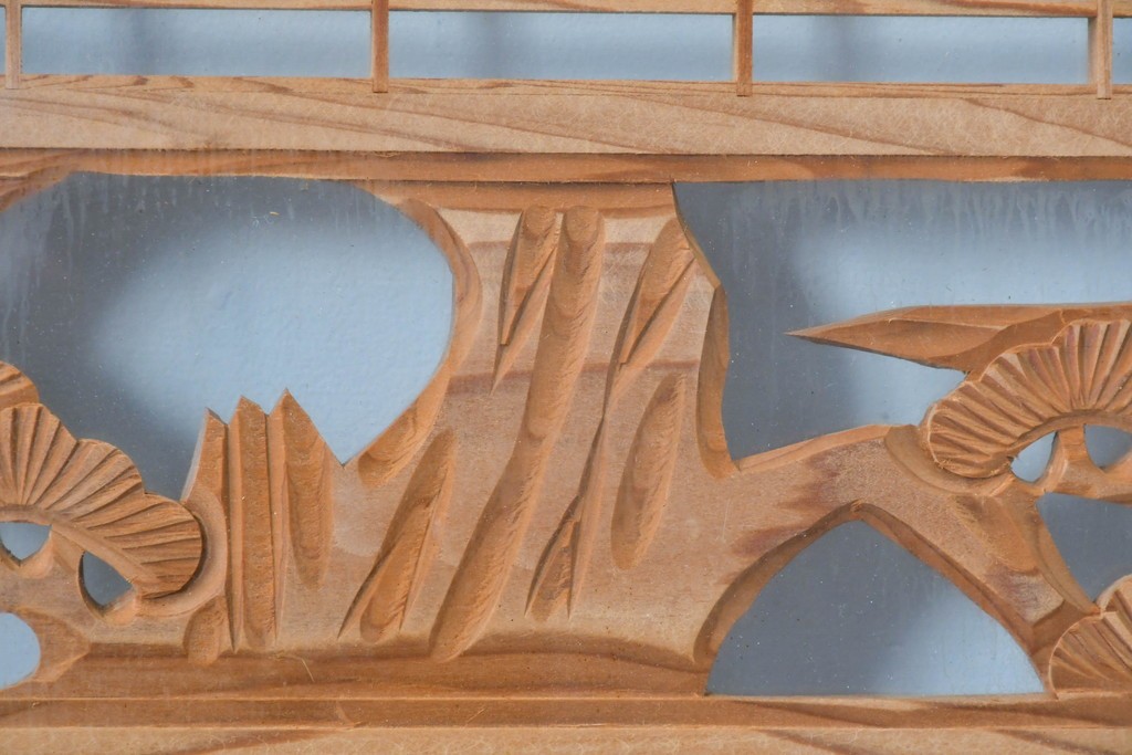 ヴィンテージ建具　昭和後期　繊細な組子と松竹梅の彫刻が入った両面ガラス欄間2枚セット　(R-085087)