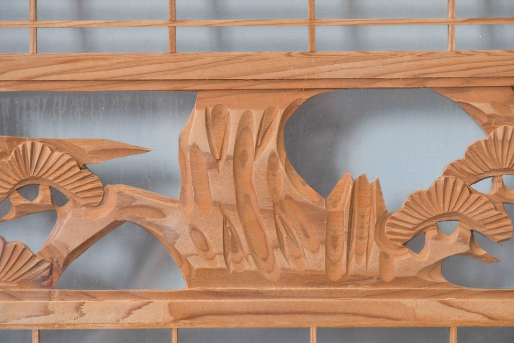 ヴィンテージ建具　昭和後期　繊細な組子と松竹梅の彫刻が入った両面ガラス欄間2枚セット　(R-085087)