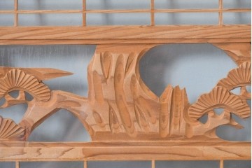 ヴィンテージ建具　昭和後期　繊細な組子と松竹梅の彫刻が入った両面ガラス欄間2枚セット　(R-085087)