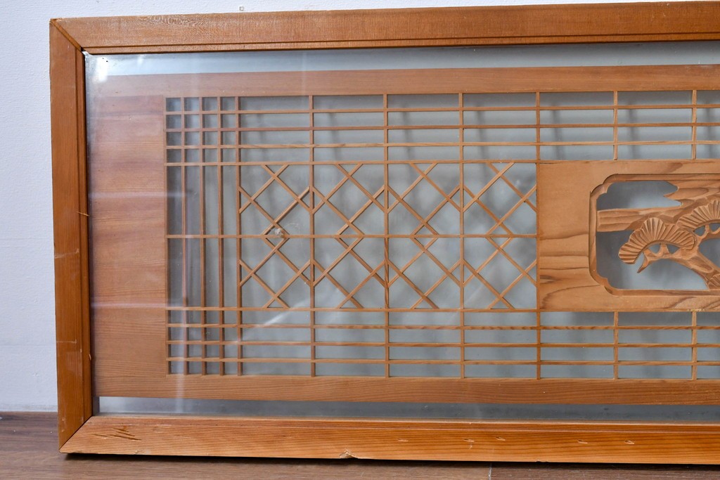 ヴィンテージ建具　昭和後期　繊細な組子と松竹梅の彫刻が入った両面ガラス欄間2枚セット　(R-085087)