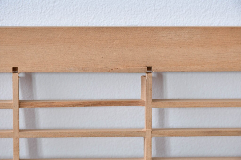 ヴィンテージ建具　昭和後期　松竹梅の彫刻と麻の葉文様が入った組子欄間2枚セット　(R-085088)