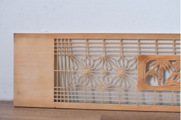 ヴィンテージ建具　昭和後期　松竹梅の彫刻と麻の葉文様が入った組子欄間2枚セット　(R-085088)