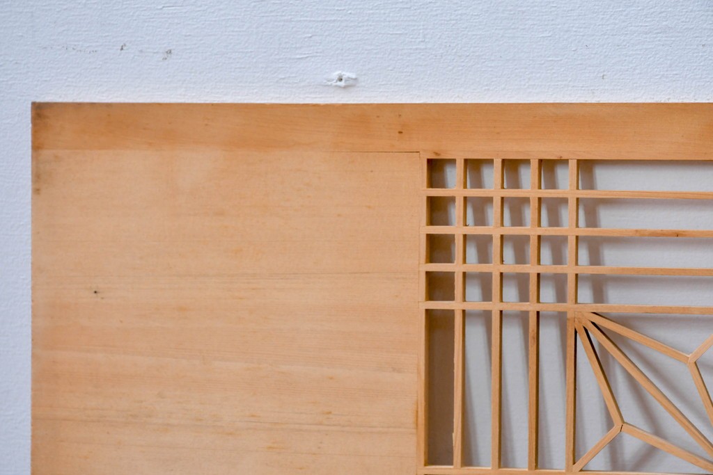 ヴィンテージ建具　昭和後期　松竹梅の彫刻と麻の葉文様が入った組子欄間2枚セット　(R-085088)