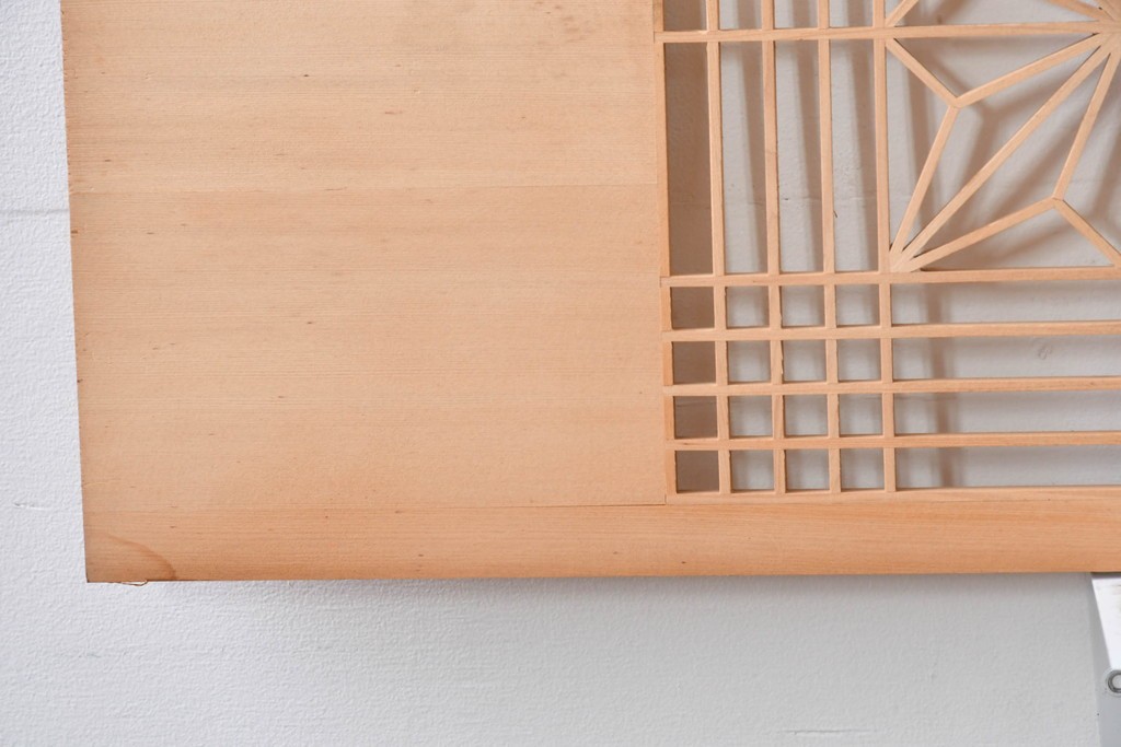 ヴィンテージ建具　昭和後期　松竹梅の彫刻と麻の葉文様が入った組子欄間2枚セット　(R-085088)