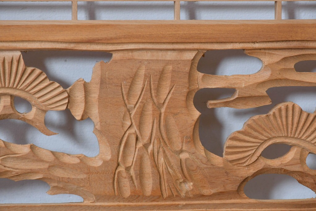 ヴィンテージ建具　昭和後期　松竹梅の彫刻と麻の葉文様が入った組子欄間2枚セット　(R-085088)