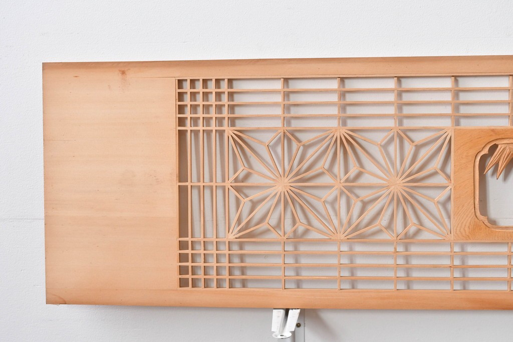 ヴィンテージ建具　昭和後期　松竹梅の彫刻と麻の葉文様が入った組子欄間2枚セット　(R-085088)