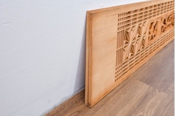 ヴィンテージ建具　昭和後期　松竹梅の彫刻と麻の葉文様が入った組子欄間2枚セット　(R-085088)