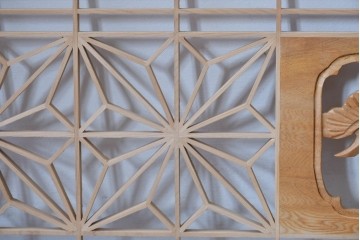 ヴィンテージ建具　昭和後期　松竹梅の彫刻と麻の葉文様が入った組子欄間2枚セット　(R-085088)