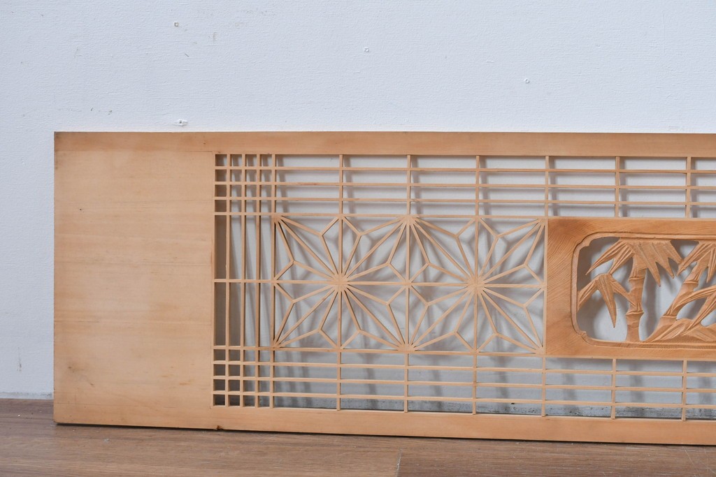 ヴィンテージ建具　昭和後期　松竹梅の彫刻と麻の葉文様が入った組子欄間2枚セット　(R-085088)